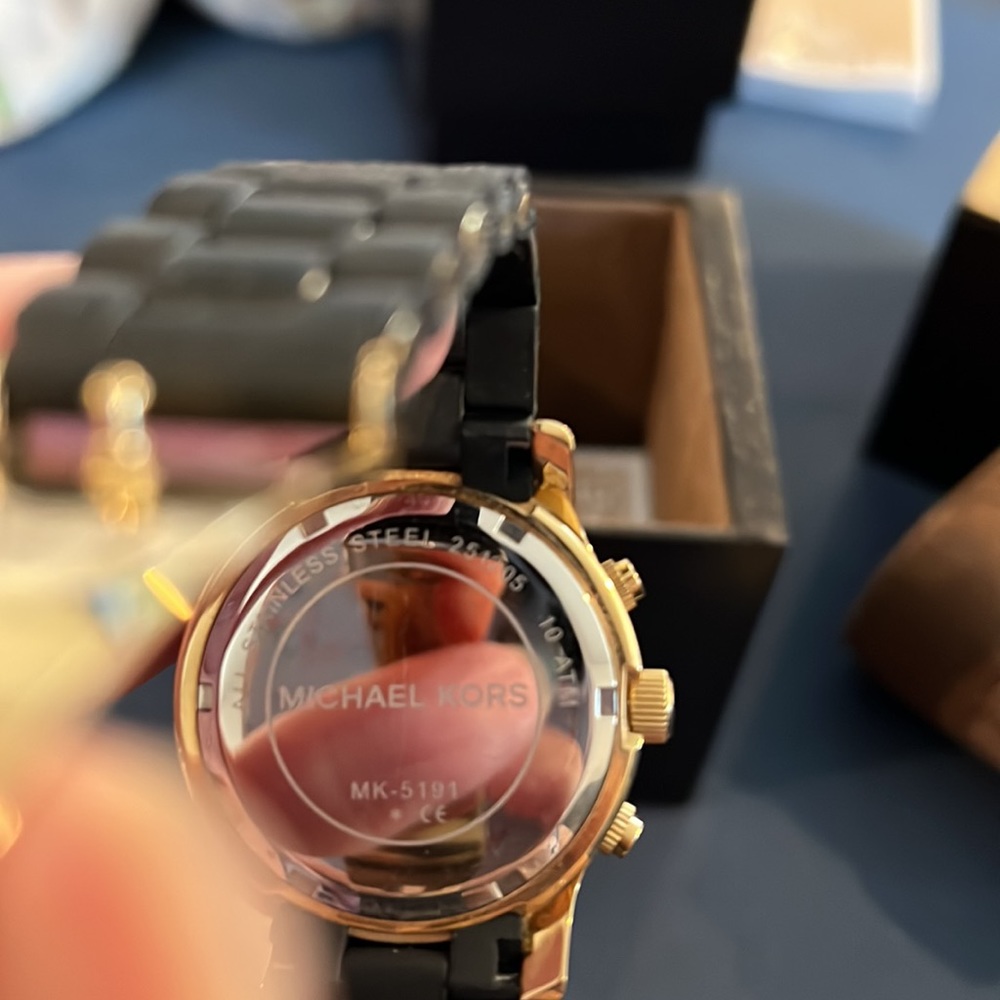Authentic. Vintage. Michael Kors Black and Gold Watch. - Picture 6 of 7